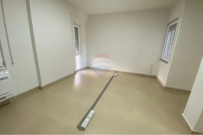 Tirane, jepet me qera apartament 2+1+Ballkon Kati 2, 100 m² 950 € (rruga e kosovarve)
