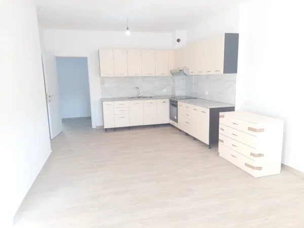 !DHENE! Durres, jepet me qera apartament 3+1+Aneks+Ballkon Kati 4, 127 m² 250 € (Ish Urt)