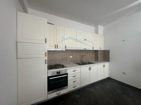 Tirane, jepet me qera apartament 1+1 Kati 6, 81 m² 400 € (UNAZA RE)  UNA52832