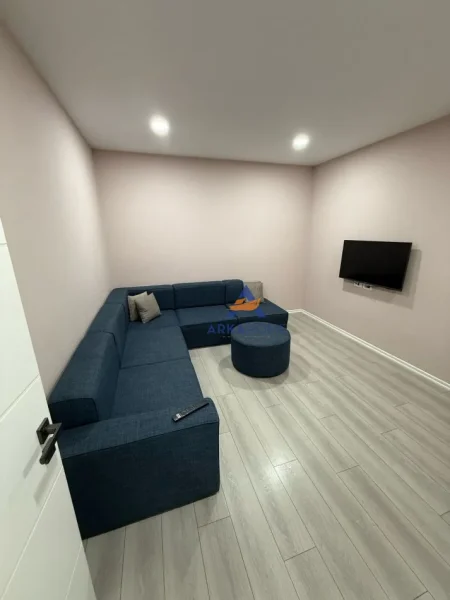 Tirane, jepet me qera apartament Kati 4, 70 m² 420 € (JEPET APARTAMENT ME QERA 1+1 "JORDAN MISJA TEK SHINAT E TRENIT" 420 EURO.)