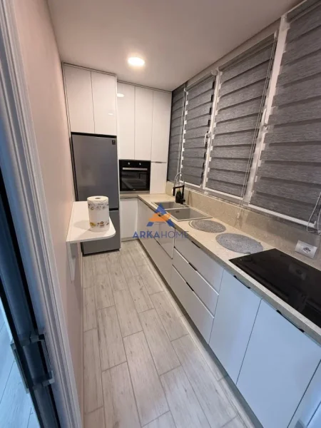Tirane, jepet me qera apartament Kati 4, 70 m² 420 € (JEPET APARTAMENT ME QERA 1+1 "JORDAN MISJA TEK SHINAT E TRENIT" 420 EURO.)