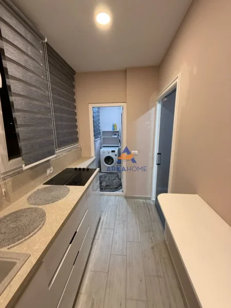 Tirane, jepet me qera apartament Kati 4, 70 m² 420 € (JEPET APARTAMENT ME QERA 1+1 "JORDAN MISJA TEK SHINAT E TRENIT" 420 EURO.)