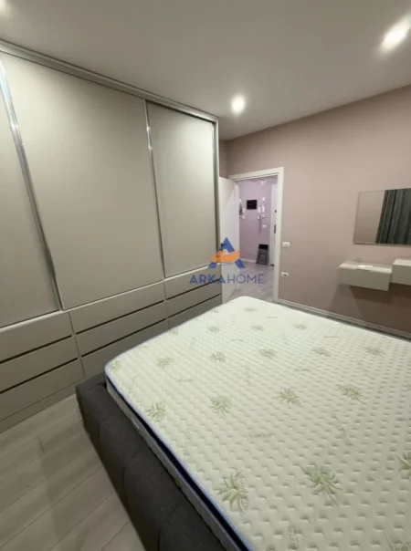 Tirane, jepet me qera apartament Kati 4, 70 m² 420 € (JEPET APARTAMENT ME QERA 1+1 "JORDAN MISJA TEK SHINAT E TRENIT" 420 EURO.)