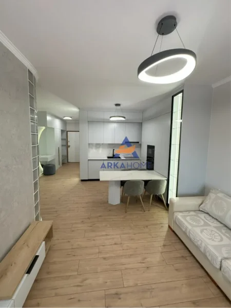 JEPET APARTAMENT ME QERA 2+1+2+BALLKON+PARKING TEK VIZION PLUS, 1000 EURO