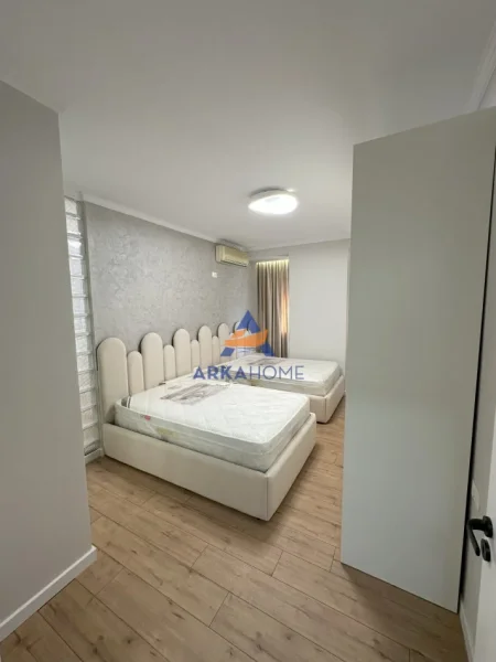 JEPET APARTAMENT ME QERA 2+1+2+BALLKON+PARKING TEK VIZION PLUS, 1000 EURO