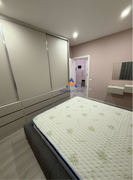 JEPET APARTAMENT ME QERA 2+1+2+BALLKON+PARKING TEK VIZION PLUS, 1000 EURO