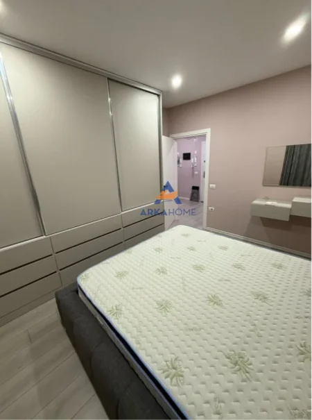 JEPET APARTAMENT ME QERA 2+1+2+BALLKON+PARKING TEK VIZION PLUS, 1000 EURO