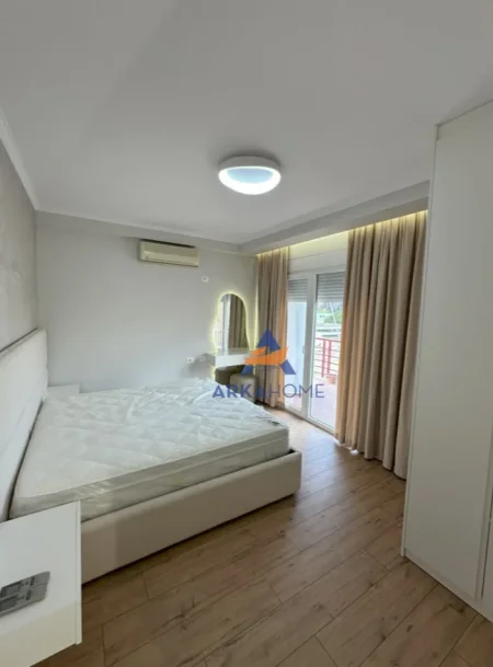 JEPET APARTAMENT ME QERA 2+1+2+BALLKON+PARKING TEK VIZION PLUS, 1000 EURO