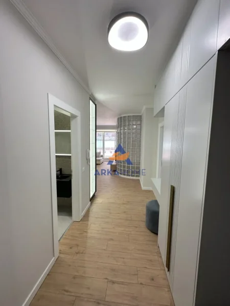 JEPET APARTAMENT ME QERA 2+1+2+BALLKON+PARKING TEK VIZION PLUS, 1000 EURO