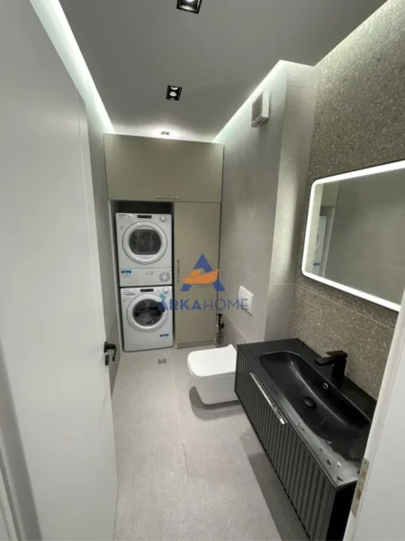 JEPET APARTAMENT ME QERA 2+1+2+BALLKON+PARKING TEK VIZION PLUS, 1000 EURO