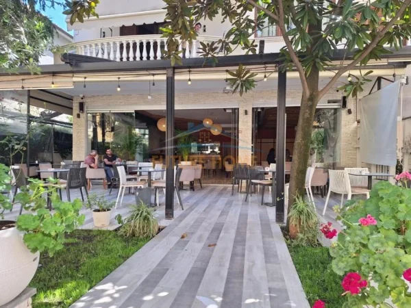 Tirane, jepet me qera lokal Kati 0, 250 m² 1.500 € (selite)