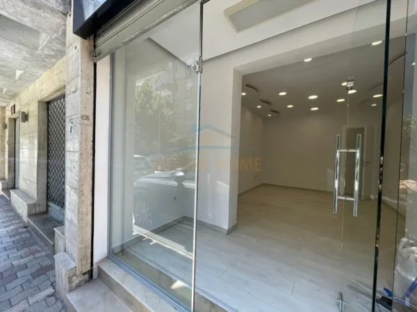 Tirane, jepet me qera dyqan , 53 m² 500 € (myslym shyri)