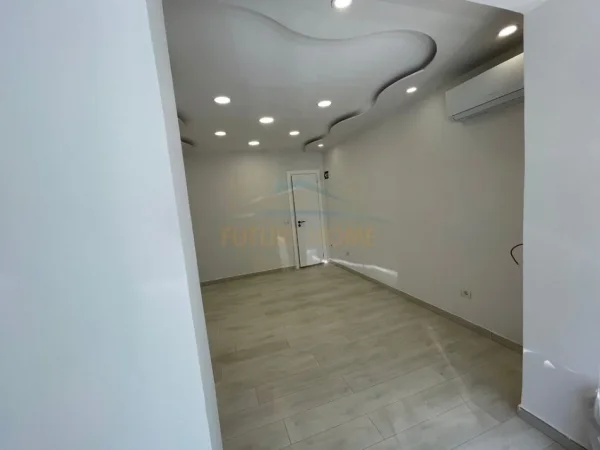 Tirane, jepet me qera dyqan , 53 m² 500 € (myslym shyri)