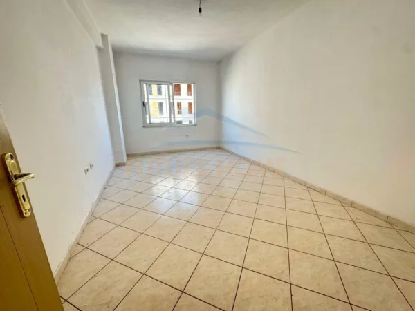 Shitet, Apartament 2+1+2, Unaza e Re
