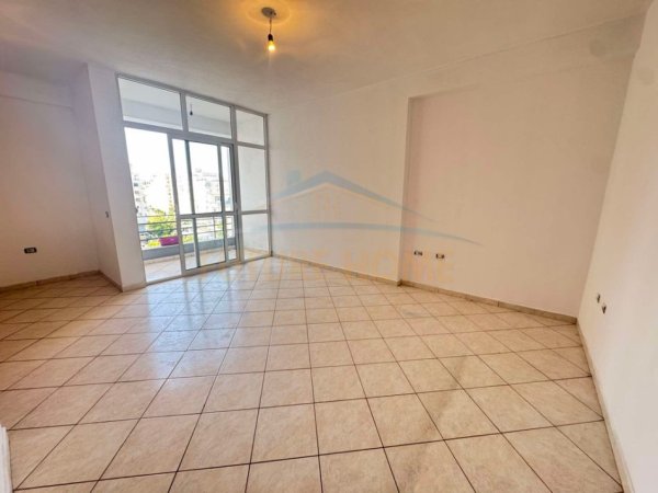 Shitet, Apartament 2+1+2, Unaza e Re