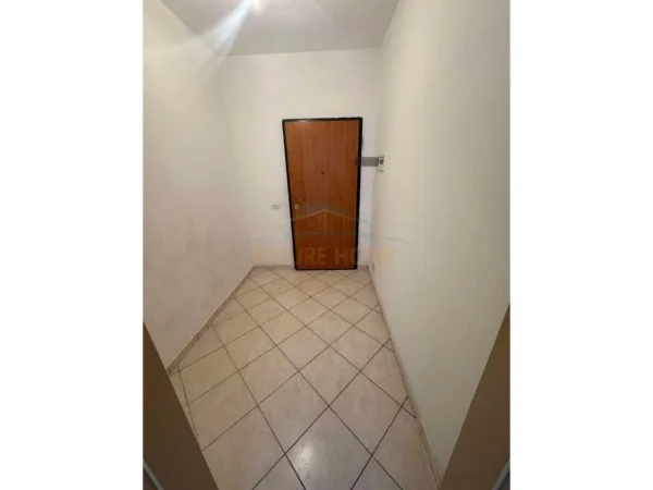 Shitet, Apartament 2+1+2, Unaza e Re