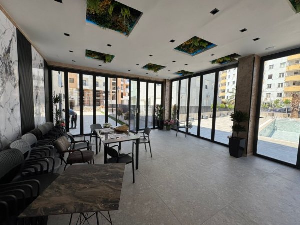 Golem, jepet me qera hotel Kati 3, 500 m² 85.000 € (Golem)