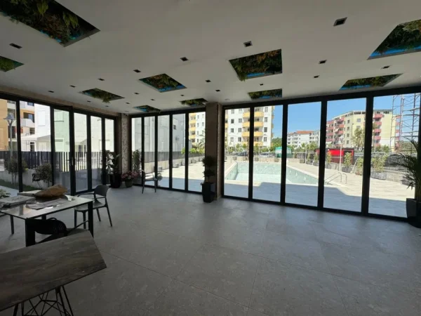 Golem, jepet me qera hotel Kati 3, 500 m² 85.000 € (Golem)