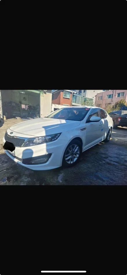 Tirane, shitet makine Kia K5 Benzin, e bardhë automatik Kondicioner 180.000 km 4.900 €