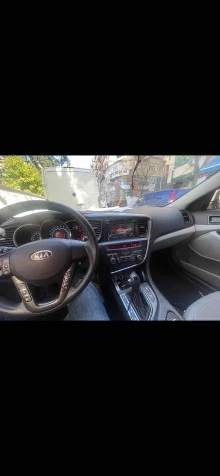 Tirane, shitet makine Kia K5 Benzin, e bardhë automatik Kondicioner 180.000 km 4.900 €