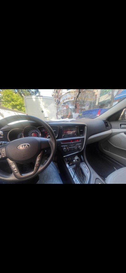 Tirane, shitet makine Kia K5 Benzin, e bardhë automatik Kondicioner 180.000 km 4.900 €
