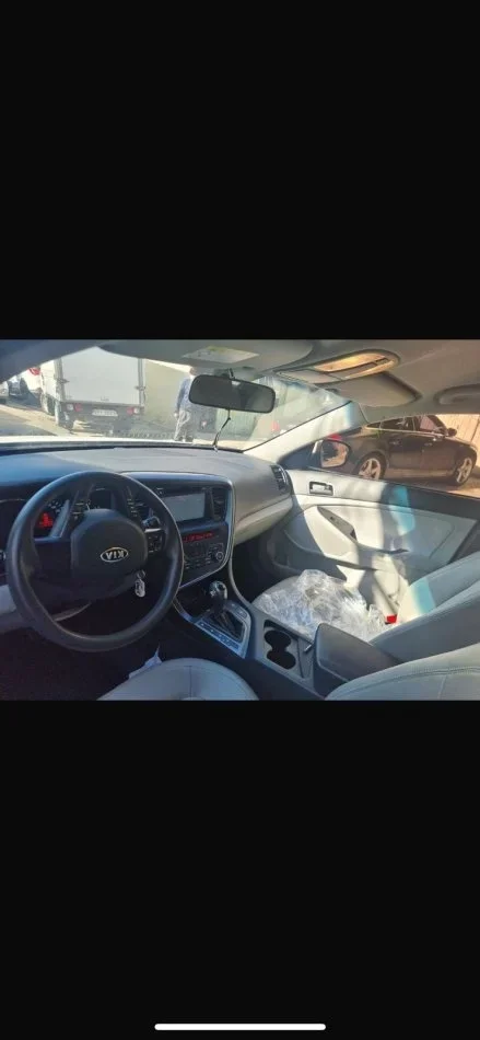 Tirane, shitet makine Kia K5 Benzin, e bardhë automatik Kondicioner 180.000 km 4.900 €