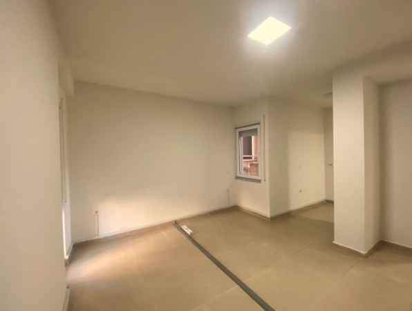Tirane, jepet me qera zyre Kati 2, 93 m² 1.000 € (Rruga e Kosovareve)
