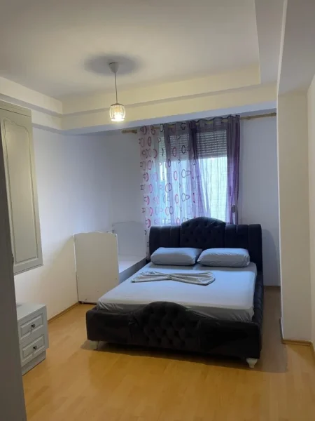 Tirane, jepet me qera apartament 2+1 Kati 4, 99 m² 550 € (kopshti zoologjik)