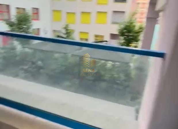 Tirane, jepet me qera apartament 2+1+Ballkon Kati 2, 88 m² 400 € (Rezidenca Mangalem 21)