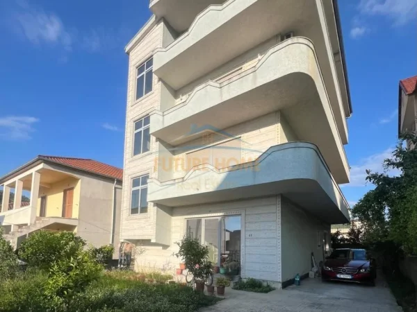 Shitet, Shtepi Private 4 Kateshe Kombinat , Tirane