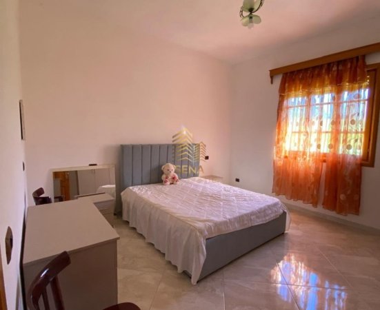Tirane, jepet me qera apartament 2+1 Kati 1, 80 m² 300 € (Rruga Grigor Cilka)