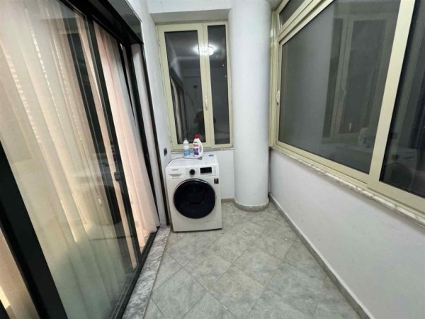 Tirane, jepet me qera apartament 2+1 Kati 4, 90 m² 500 € (fresku)