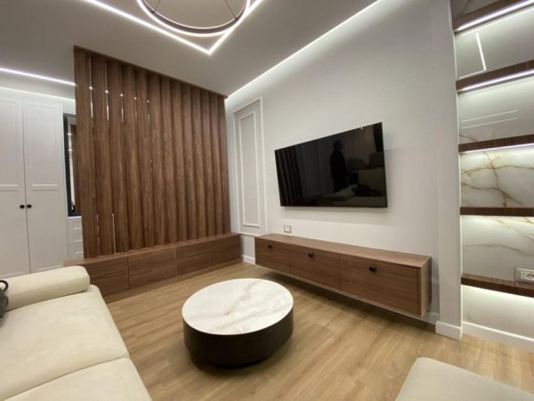 Tirane, jepet me qera apartament 2+1+Ballkon Kati 5, 77 m² 900 € (Rruga e Dibres)