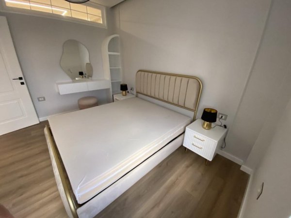 Tirane, jepet me qera apartament 2+1+Ballkon Kati 5, 77 m² 900 € (Rruga e Dibres)