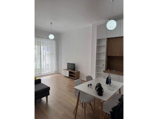 Tirane, jepet me qera apartament 1+1 Kati 5, 70 m² 370 € (Rezidenca Kaimi)