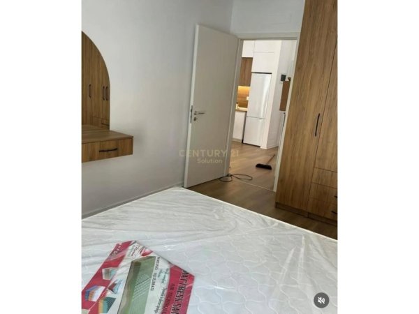 Tirane, jepet me qera apartament 1+1 Kati 5, 70 m² 370 € (Rezidenca Kaimi)