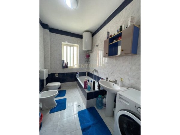 Tirane, jepet me qera apartament 3+1+Aneks+Ballkon Kati 2, 225 m² 550 € (Sauk i Vjeter)