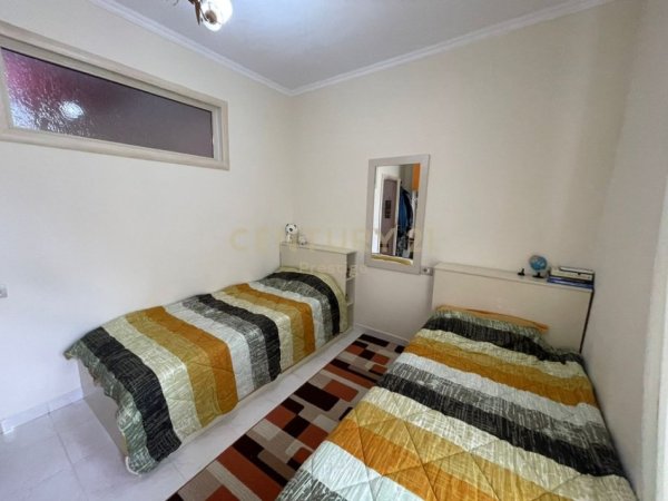 Tirane, jepet me qera apartament 3+1+Aneks+Ballkon Kati 2, 225 m² 550 € (Sauk i Vjeter)
