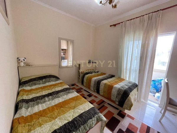 Tirane, jepet me qera apartament 3+1+Aneks+Ballkon Kati 2, 225 m² 550 € (Sauk i Vjeter)