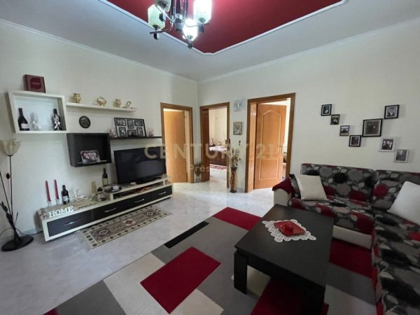 Tirane, jepet me qera apartament 3+1+Aneks+Ballkon Kati 2, 225 m² 550 € (Sauk i Vjeter)