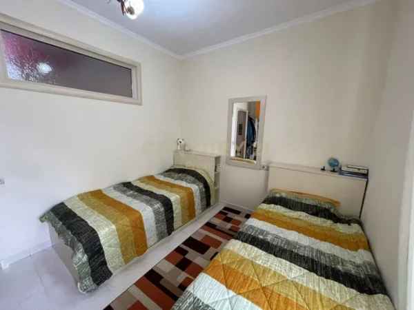 Tirane, jepet me qera apartament 3+1+Ballkon Kati 2, 120 m² 550 € (Sauk)