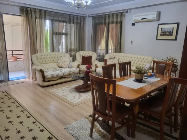 Tirane, jepet me qera apartament 1+1 Kati 5, 60 m² 500 € (Rruga Mine Peza)