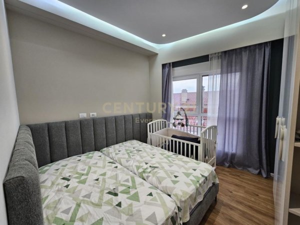 Tirane, jepet me qera apartament 1+1 Kati 3, 92 m² 550 € (Rezidenca Kaimi)