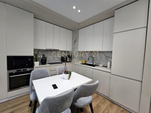 Tirane, jepet me qera apartament 1+1 Kati 3, 92 m² 550 € (Rezidenca Kaimi)
