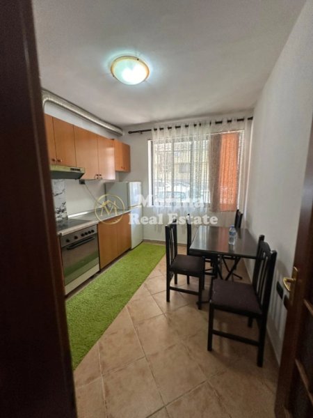 Tirane, jepet me qera apartament 1+1 Kati 1, 70 m² 350 € (Restorant Durresi)