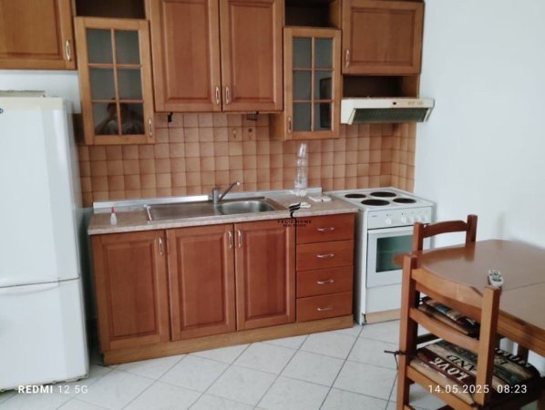 Tirane, jepet me qera apartament 2+1+Ballkon Kati 2, 80 m² 700 € (BRRYL)