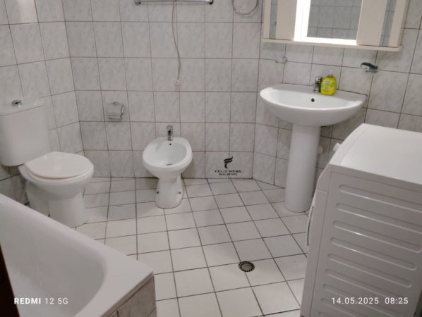 Tirane, jepet me qera apartament 2+1+Ballkon Kati 2, 80 m² 700 € (BRRYL)