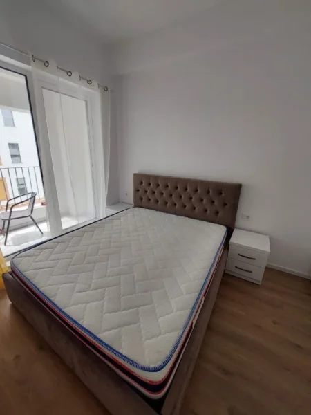 Tirane, jepet me qera apartament 1+1+Ballkon Kati 4, 54 m² 400 € (Ali Demi)