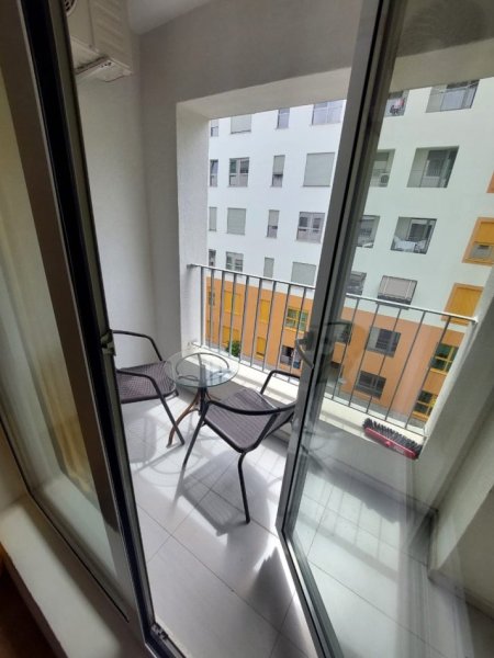 Tirane, jepet me qera apartament 1+1+Ballkon Kati 4, 54 m² 400 € (Ali Demi)