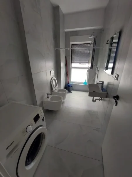 Tirane, jepet me qera apartament 1+1+Ballkon Kati 4, 54 m² 400 € (Ali Demi)